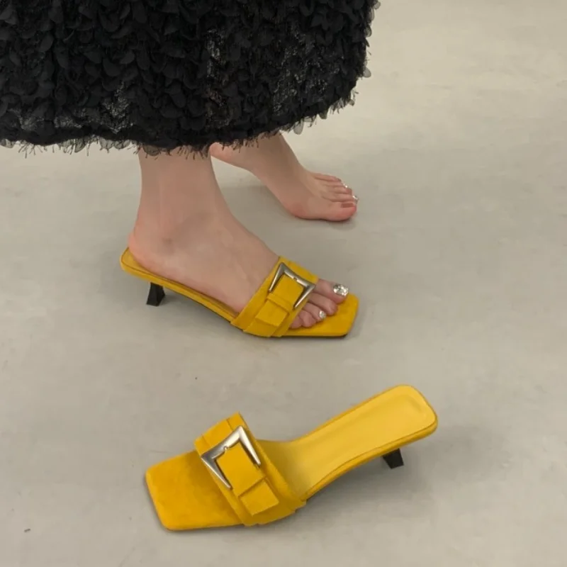 Летние модные тапочки с квадратным носком, женские пляжные сандалии на низком каблуке с пряжкой и ремешком, обувь для вечеринок, Zapatos De Mujer
Летние модные тапочки с квадратным носком, женские пляжные сандалии на низком каблуке с пряжкой и ремешком, обувь для вечеринок, Zapatos De Mujer