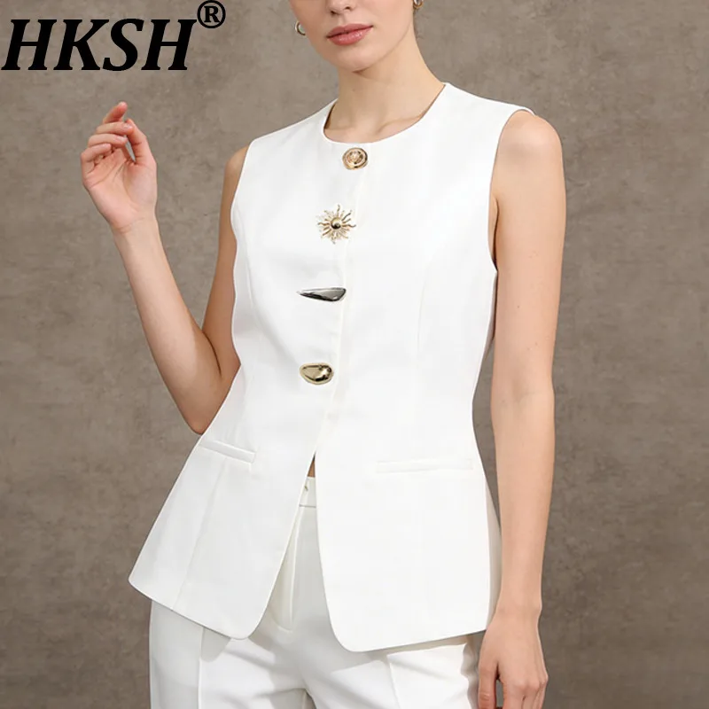 Женский элегантный модный жилет HKSH с круглым вырезом, металлическими пуговицами, утягивающий талию, приталенный, шикарный, без рукавов, новинка весны HK19636
Женский элегантный модный жилет HKSH с круглым вырезом, металлическими пуговицами, утягивающий талию, приталенный, шикарный, без рукавов, новинка весны HK19636