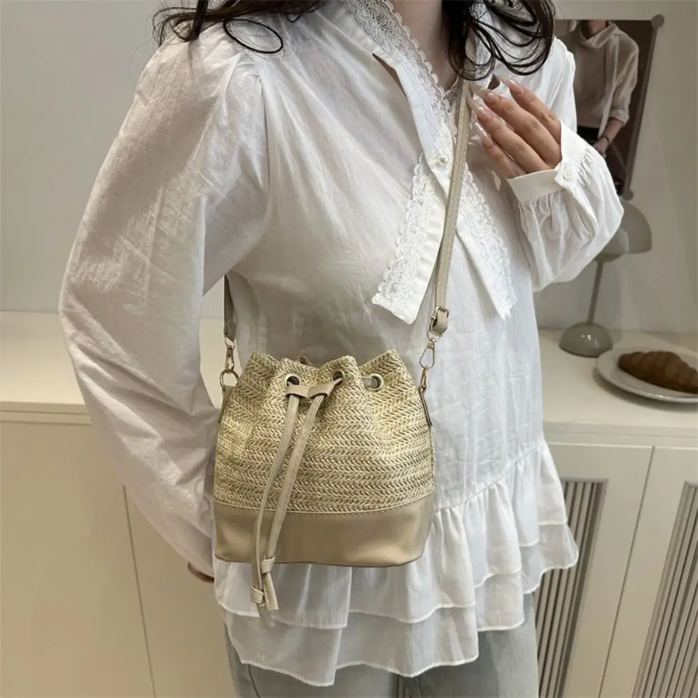 Woven Raffia Bag Bohemian Style Mobile Bag Weave Straw Crossbody Bag Shoulder Bag Beach Handbag Drawstring Bucket Bag Travel
Woven Raffia Bag Bohemian Style Mobile Bag Weave Straw Crossbody Bag Shoulder Bag Beach Handbag Drawstring Bucket Bag Travel