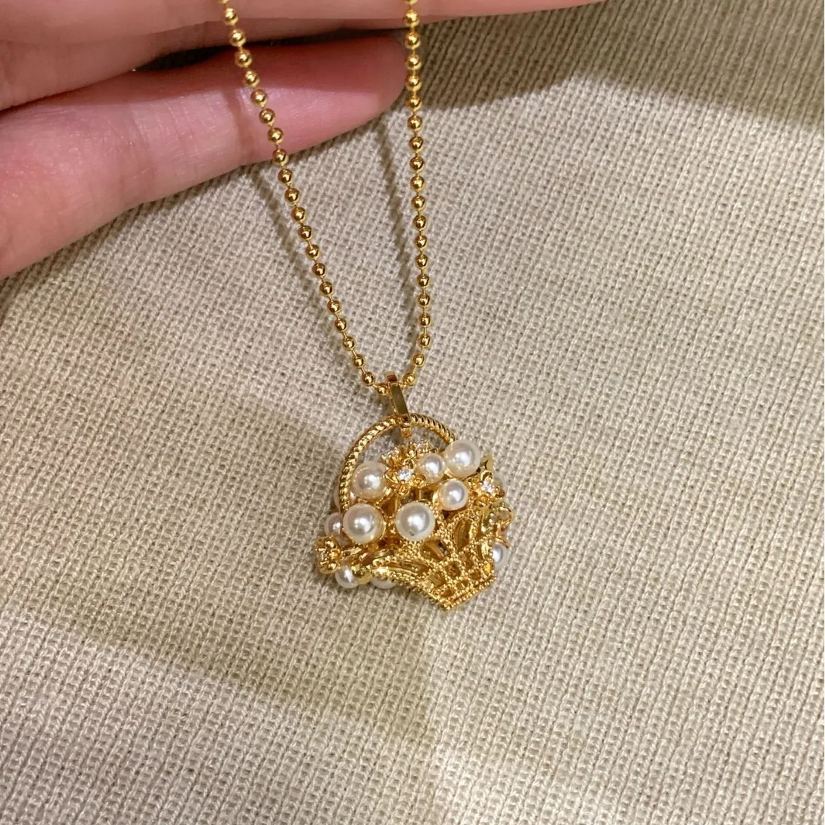 2026 new fashionable pearl flower necklace suitable for women's wedding jewelry gifts
2026 new fashionable pearl flower necklace suitable for women's wedding jewelry gifts