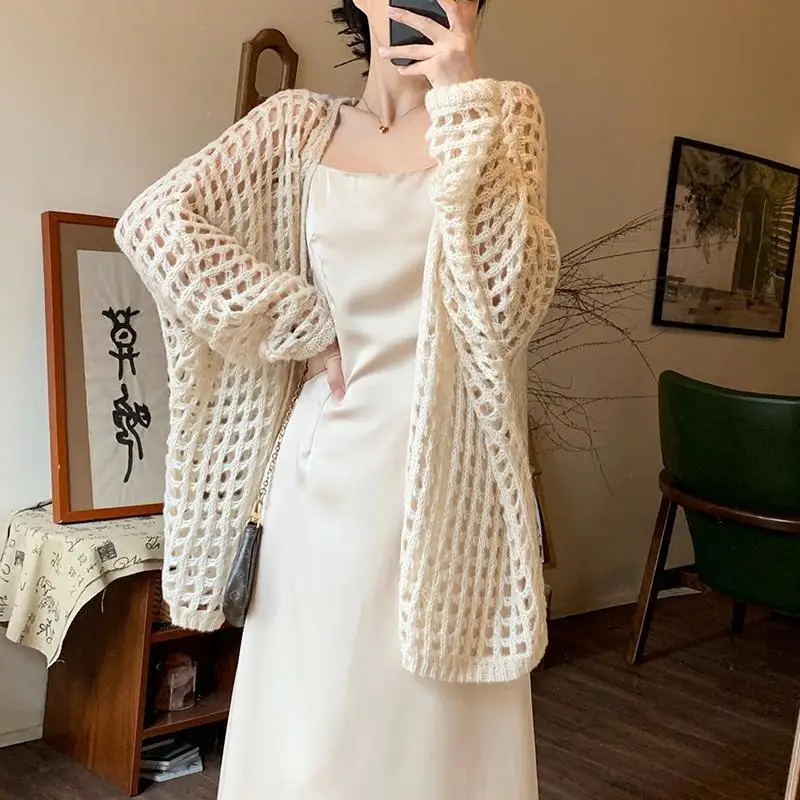 French Lazy Style Soft Hollow Knitted Cardigan Women Sweater 2025 Spring Slimming Shawl Knit Jacket Casual Female Clothes
French Lazy Style Soft Hollow Knitted Cardigan Women Sweater 2025 Spring Slimming Shawl Knit Jacket Casual Female Clothes