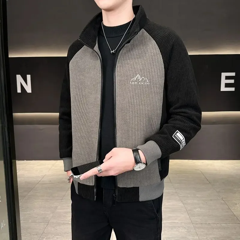 2025 Winter Men's Corduroy Blazer Stand Collar Thermal Lined Jacket with Korean Mosaic Patchwork for Casual Business
2025 Winter Men's Corduroy Blazer Stand Collar Thermal Lined Jacket with Korean Mosaic Patchwork for Casual Business