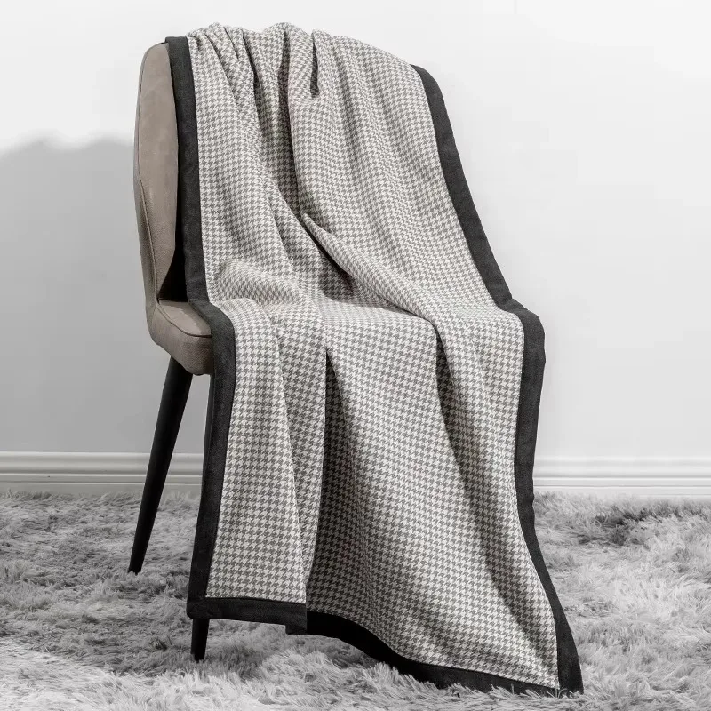 Factory Wholesale Cotton Fleece Blanket Throw Size Grey Lightweight Super Soft Cozy Luxury Bed Blanket for Home Decor
Factory Wholesale Cotton Fleece Blanket Throw Size Grey Lightweight Super Soft Cozy Luxury Bed Blanket for Home Decor