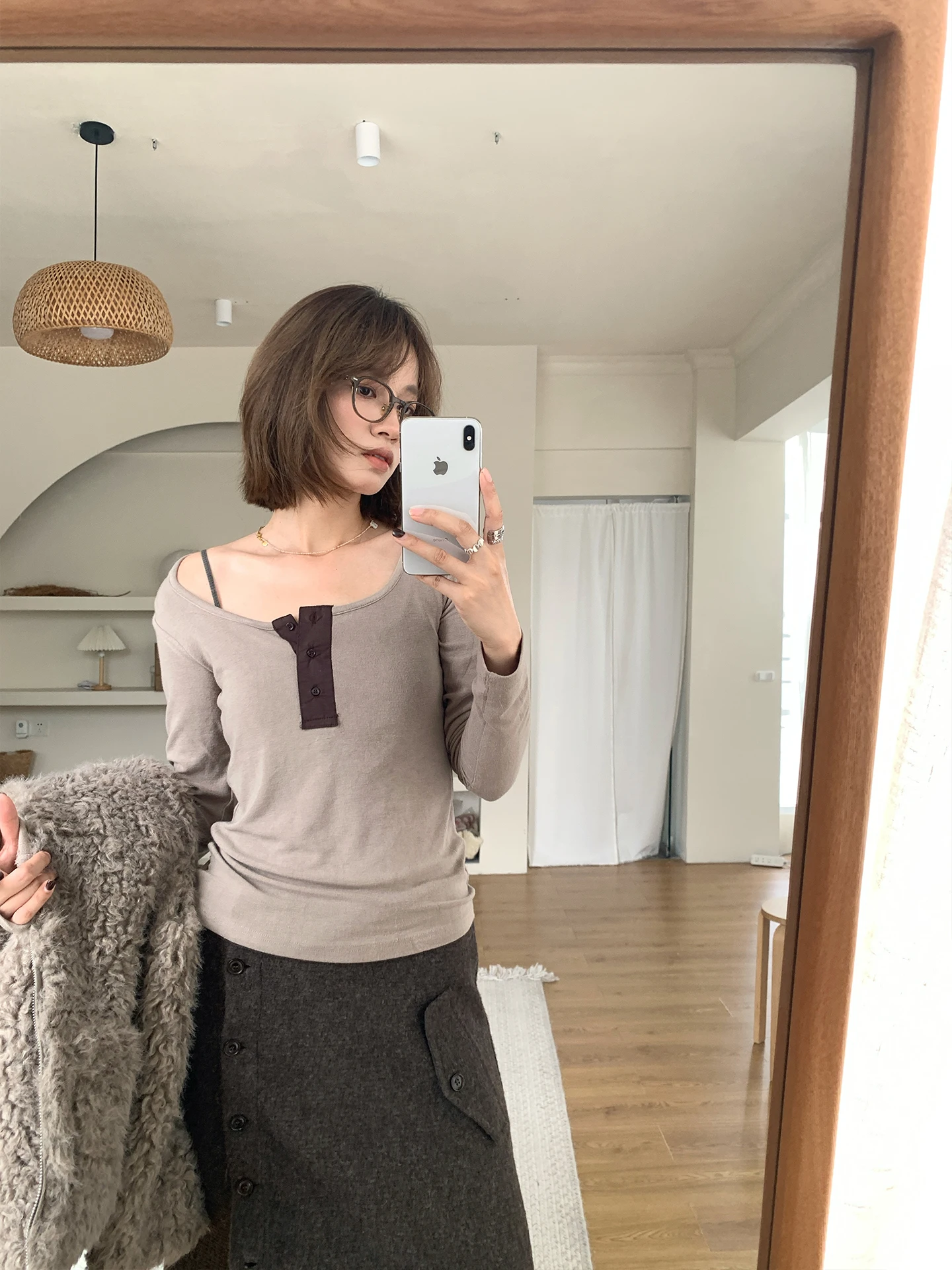 BreezeMood Autumn Velvet Color Blo U-Ne Fce Long Sve Elastic Base irt Versatile Henry Collar Button T-irt
BreezeMood Autumn Velvet Color Blo U-Ne Fce Long Sve Elastic Base irt Versatile Henry Collar Button T-irt