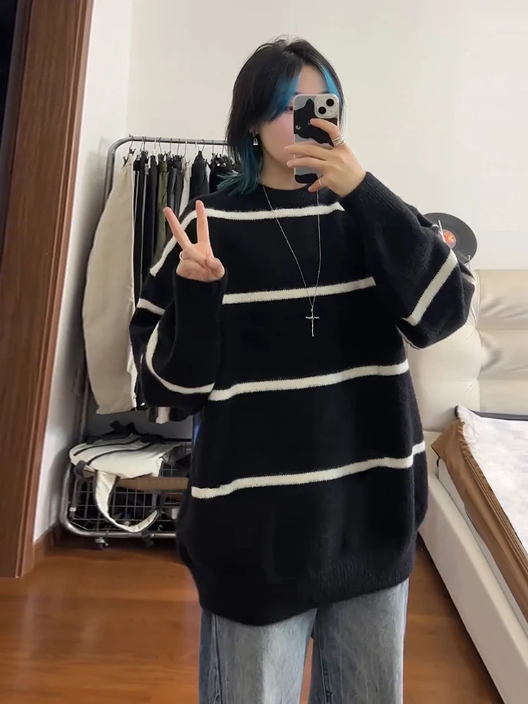 Мужской вязаный свитер в американском ретро-стиле с полосками, осенне-зимний, повседневный, свободного кроя, с длинным рукавом, круглым вырезом, пуловер, верхняя одежда для пар
Мужской вязаный свитер в американском ретро-стиле с полосками, осенне-зимний, повседневный, свободного кроя, с длинным рукавом, круглым вырезом, пуловер, верхняя одежда для пар