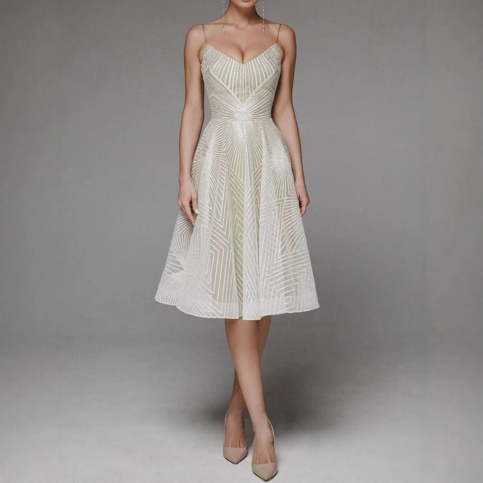 Evening Dress V Neck A-line Slim Waist High Waist Women Dress Bing Swing Backless Sleeveless Embroidery Slip Dress Party Dresses
Evening Dress V Neck A-line Slim Waist High Waist Women Dress Bing Swing Backless Sleeveless Embroidery Slip Dress Party Dresses