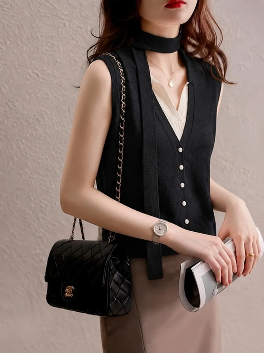 Korean Style Ice Silk Knitted Vest Color Block Design Summer Commute Sleeveless Top Women's Fashion Straight Cut Button Detail
Korean Style Ice Silk Knitted Vest Color Block Design Summer Commute Sleeveless Top Women's Fashion Straight Cut Button Detail