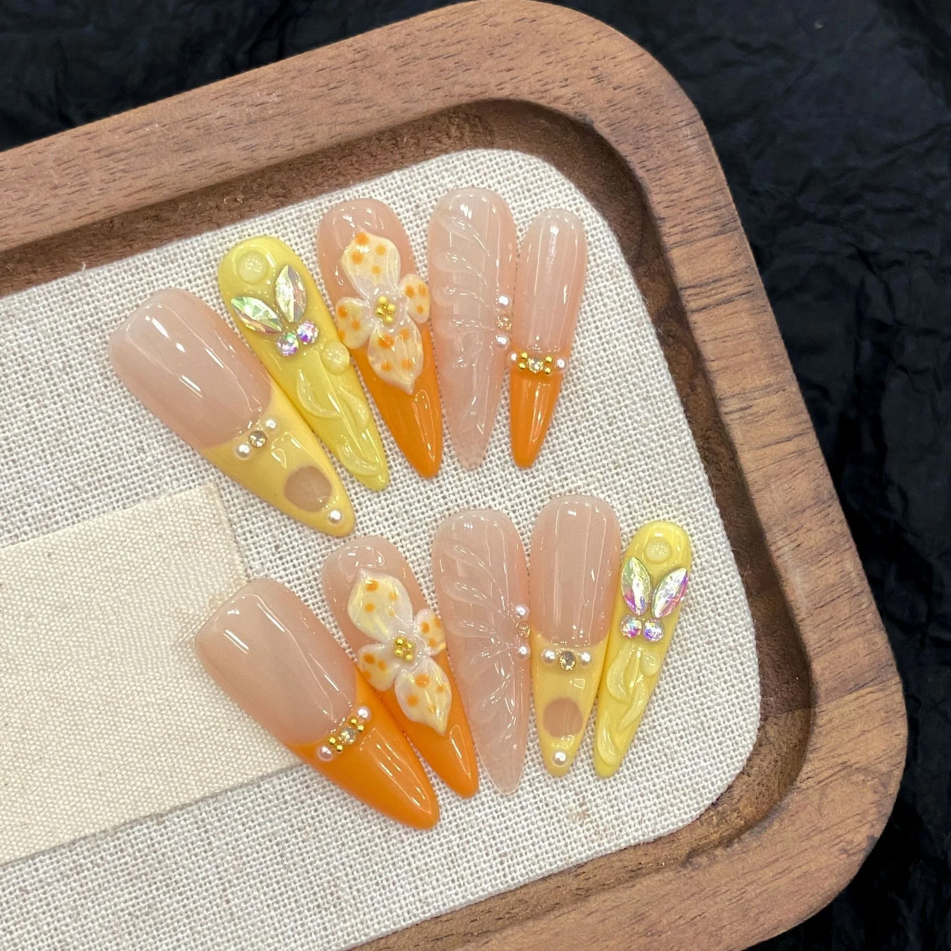 10pcs Vitality Orange French Handmade Press on Nails Carving Flower Rhinestone False Nails Long Stiletto Reusable Fake Nail Tips
10pcs Vitality Orange French Handmade Press on Nails Carving Flower Rhinestone False Nails Long Stiletto Reusable Fake Nail Tips
