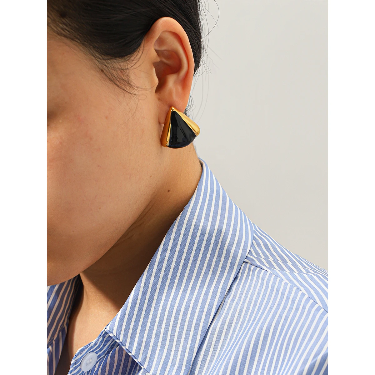 Stainless Steel Gold Plated Black Triangle Stud Earrings Waterproof No Fade Wear Resistant for Women Daily Office Party Gift
Stainless Steel Gold Plated Black Triangle Stud Earrings Waterproof No Fade Wear Resistant for Women Daily Office Party Gift