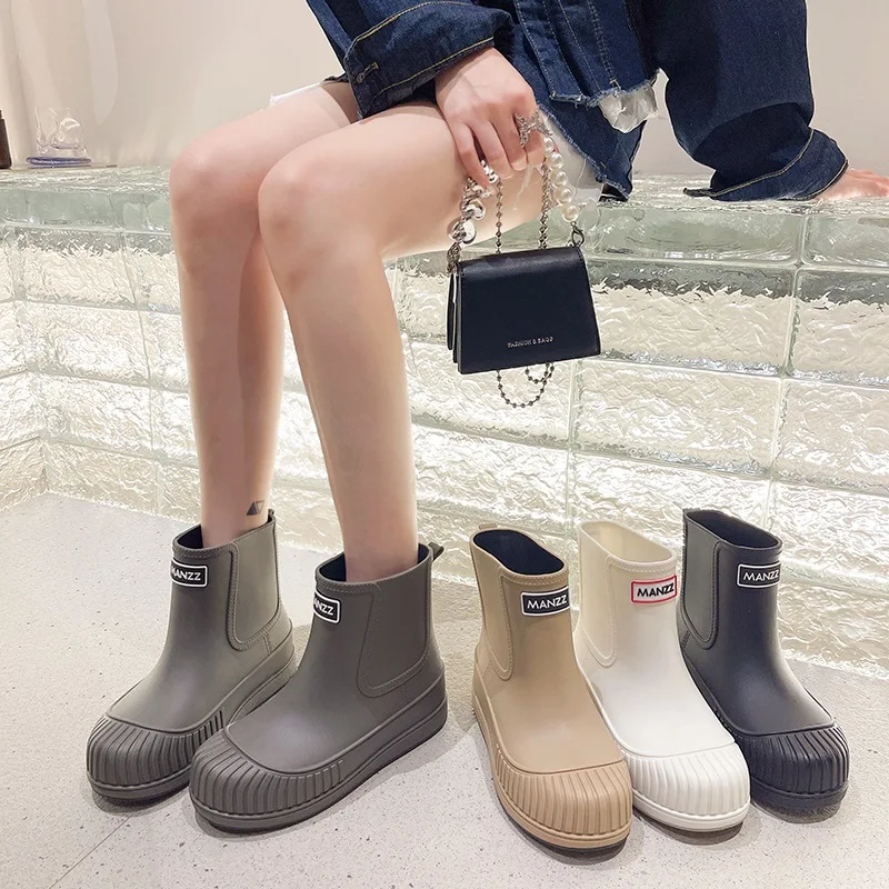 Korean-Style Fashion Rain Boots for Women: Fleece-Lined, Non-Slip, Waterproof, Warm Rain Boots, Short-Shaft Outdoor Rubber Boots
Korean-Style Fashion Rain Boots for Women: Fleece-Lined, Non-Slip, Waterproof, Warm Rain Boots, Short-Shaft Outdoor Rubber Boots