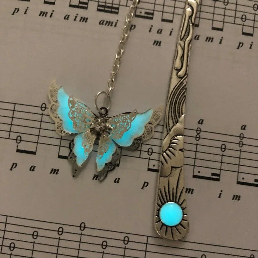 Сияющийся в темноте, перо бабочки в стиле ретро, звездная луна, персонализированная закладка, античное серебро, художественная закладка, ночник.
Сияющийся в темноте, перо бабочки в стиле ретро, звездная луна, персонализированная закладка, античное серебро, художественная закладка, ночник.