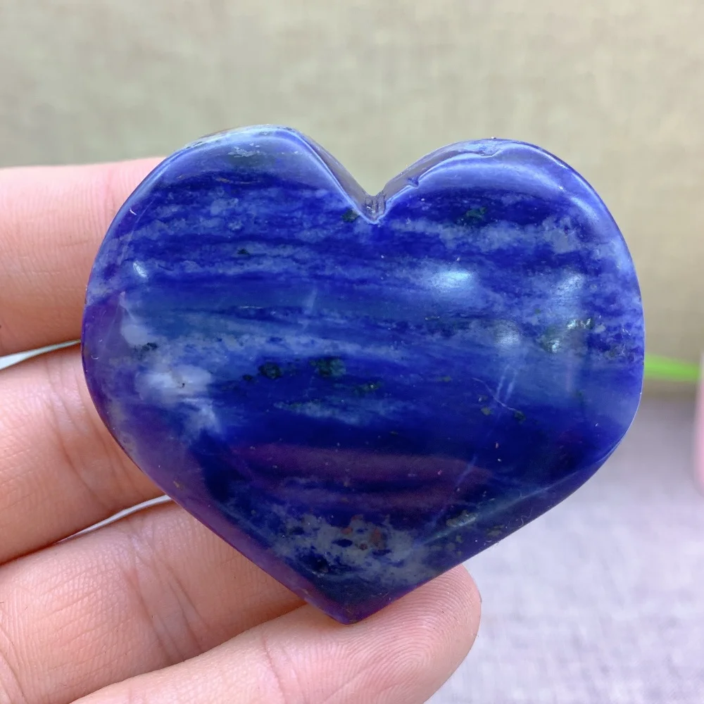 Quzrtz Stone Natural Blue Crystal Heart Sodalite Stone Quartz Healing Gemstons Beauty Wicca Reiki Ornaments Home Decoration Room 
Quzrtz Stone Natural Blue Crystal Heart Sodalite Stone Quartz Healing Gemstons Beauty Wicca Reiki Ornaments Home Decoration Room