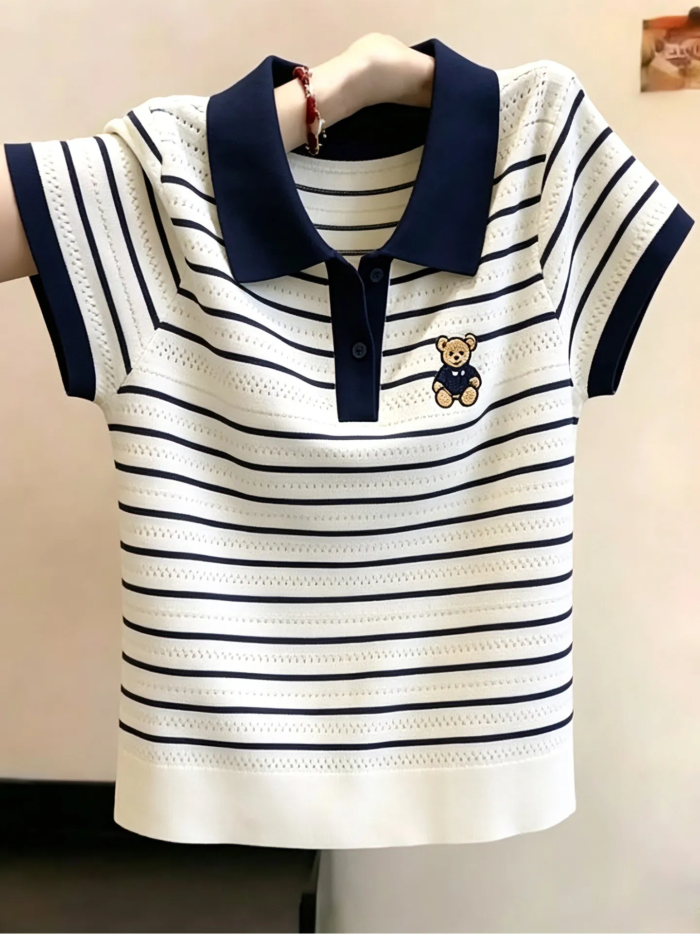 Loose Fitting Embroidered Bear Design Short Sleeve T-Shirt Korean Style Breathable Casual Wear Summer Top for Women
Loose Fitting Embroidered Bear Design Short Sleeve T-Shirt Korean Style Breathable Casual Wear Summer Top for Women