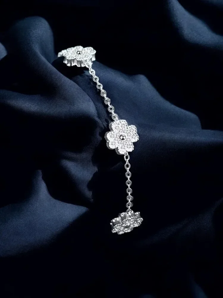 Moissanite Charm Bracelet High Quality S925 Silver Moissanite Diamond Bracelets Sparkling Five Flowers Girl Birthday Gift
Moissanite Charm Bracelet High Quality S925 Silver Moissanite Diamond Bracelets Sparkling Five Flowers Girl Birthday Gift