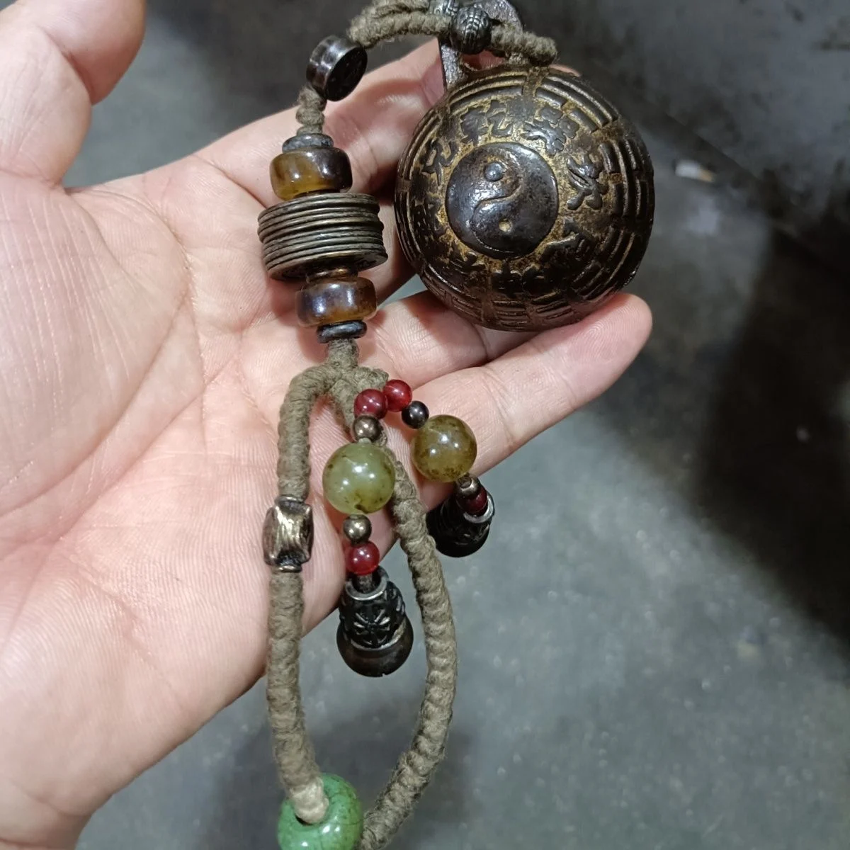 Miscellaneous copperware collection, retro pulp-coated pure copper bells, five emperors coins, handlebars to play appreciate
Miscellaneous copperware collection, retro pulp-coated pure copper bells, five emperors coins, handlebars to play appreciate