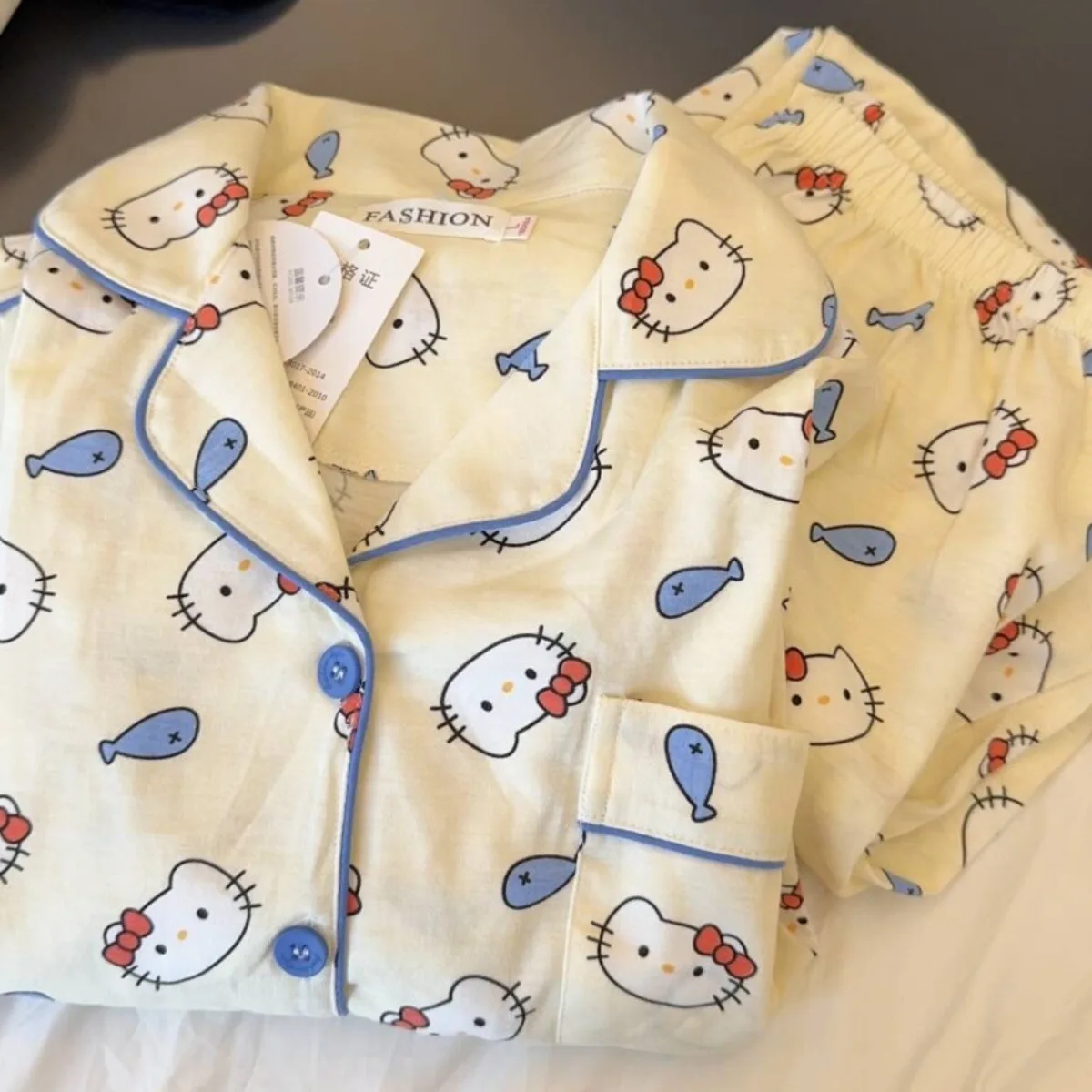 Sanrio Hello Kitty Sweet Пижамный комплект в японском стиле Милый весенне-осенний пижамный комплект Kitty с длинными рукавами и брюками Подарочные игрушки
Sanrio Hello Kitty Sweet Пижамный комплект в японском стиле Милый весенне-осенний пижамный комплект Kitty с длинными рукавами и брюками Подарочные игрушки