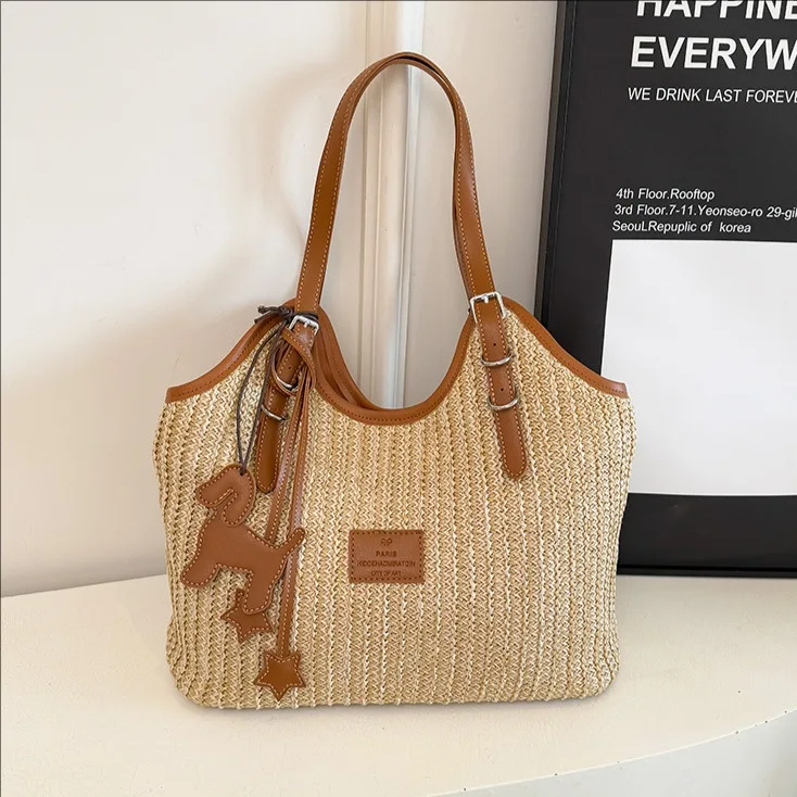Женская сумка-тоут большой вместимости, новый стиль, соломенная сумка ручной работы, модная пляжная сумка на одно плечо для отдыха на море
Женская сумка-тоут большой вместимости, новый стиль, соломенная сумка ручной работы, модная пляжная сумка на одно плечо для отдыха на море