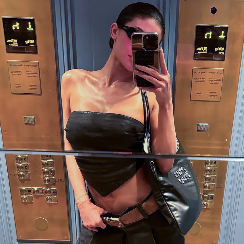 Huhugirl PU Leather Solid Tube For Women Fashion Sexy Streetwear Sleeveless Backless Slash Neck Skinny Tops Female Tees Y2K
Huhugirl PU Leather Solid Tube For Women Fashion Sexy Streetwear Sleeveless Backless Slash Neck Skinny Tops Female Tees Y2K