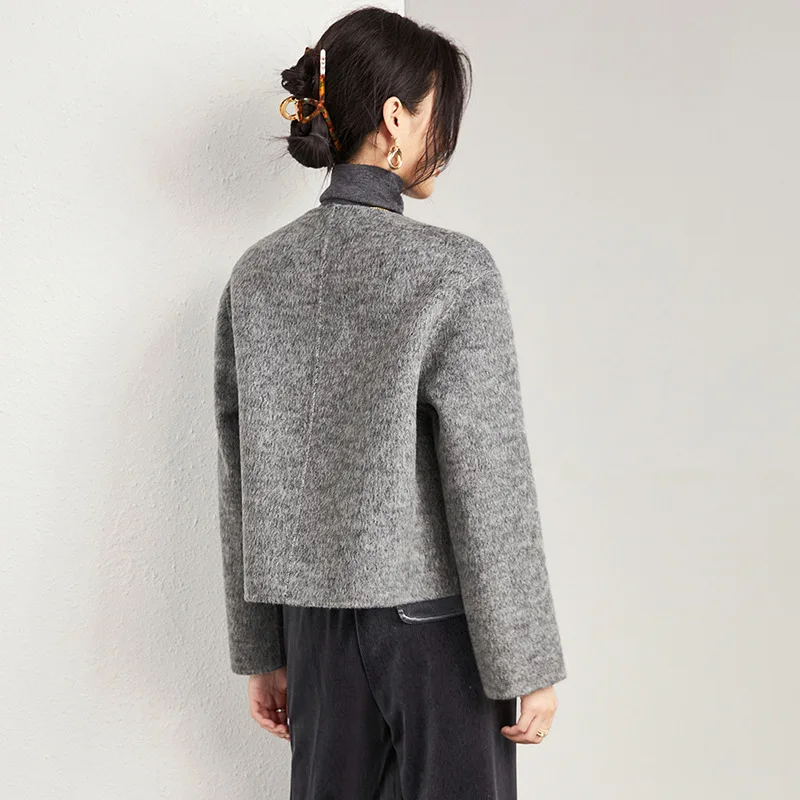 2323902-Xiaoxiangfeng jacket women's high-quality small wool double-sided woolen coat short round neck
2323902-Xiaoxiangfeng jacket women's high-quality small wool double-sided woolen coat short round neck