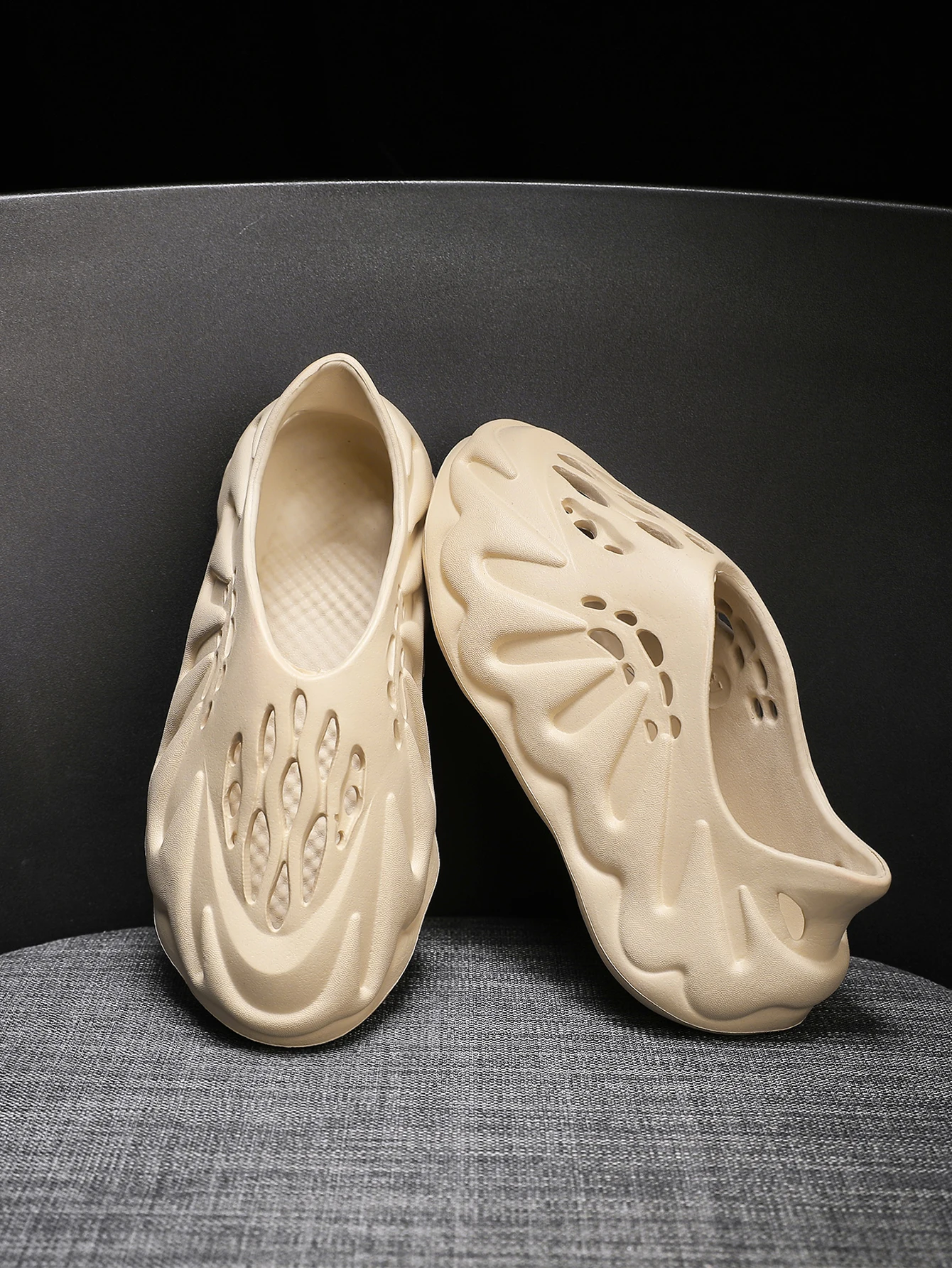 Men's Spring and Summer Casual Simple Hollow-Out Thick-Soled Flat Eva One-Piece Slip-On Volcano Sole Sandals Beach Slippers
Men's Spring and Summer Casual Simple Hollow-Out Thick-Soled Flat Eva One-Piece Slip-On Volcano Sole Sandals Beach Slippers