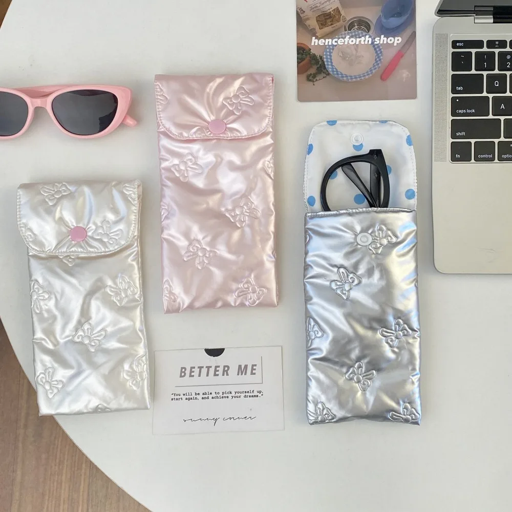 Cotton Filled Glossy Glasses Bag Korean Style Pressure Resistant Bow Pattern Eyeglasses Case Lightweight Press Buckle
Cotton Filled Glossy Glasses Bag Korean Style Pressure Resistant Bow Pattern Eyeglasses Case Lightweight Press Buckle