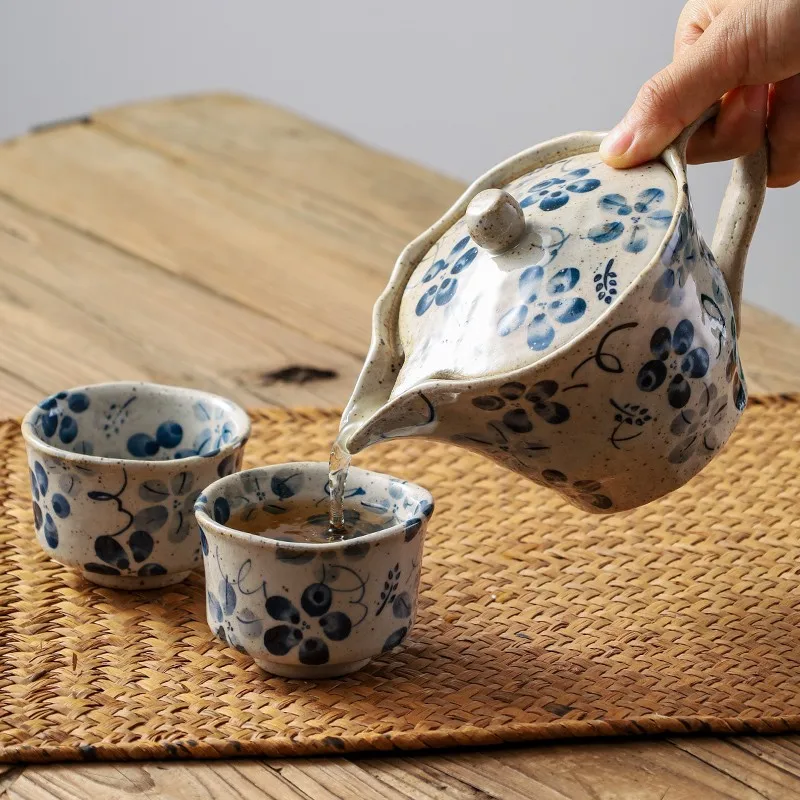 Чайный набор Aiyueju Cerc: синий цветочный узор, ручная роспись, японский стиль, винтажные чашки, для домашнего использования, столовая посуда
Чайный набор Aiyueju Cerc: синий цветочный узор, ручная роспись, японский стиль, винтажные чашки, для домашнего использования, столовая посуда