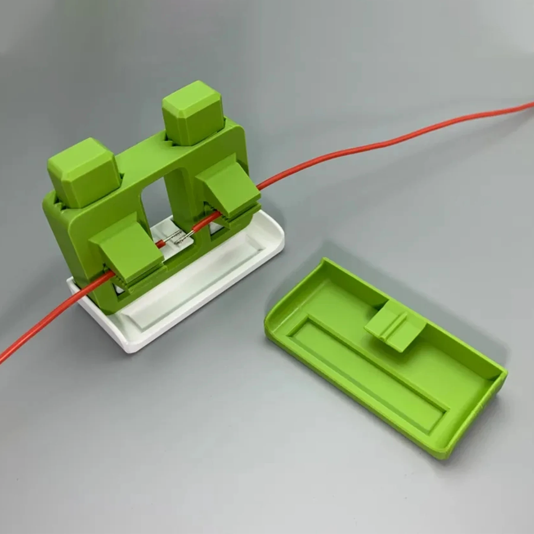 Wire Soldering Fixer, Soldering Wire Clamp, Soldering Station for Fixing and Connecting Wires, DIY Auxiliary Tool
Wire Soldering Fixer, Soldering Wire Clamp, Soldering Station for Fixing and Connecting Wires, DIY Auxiliary Tool