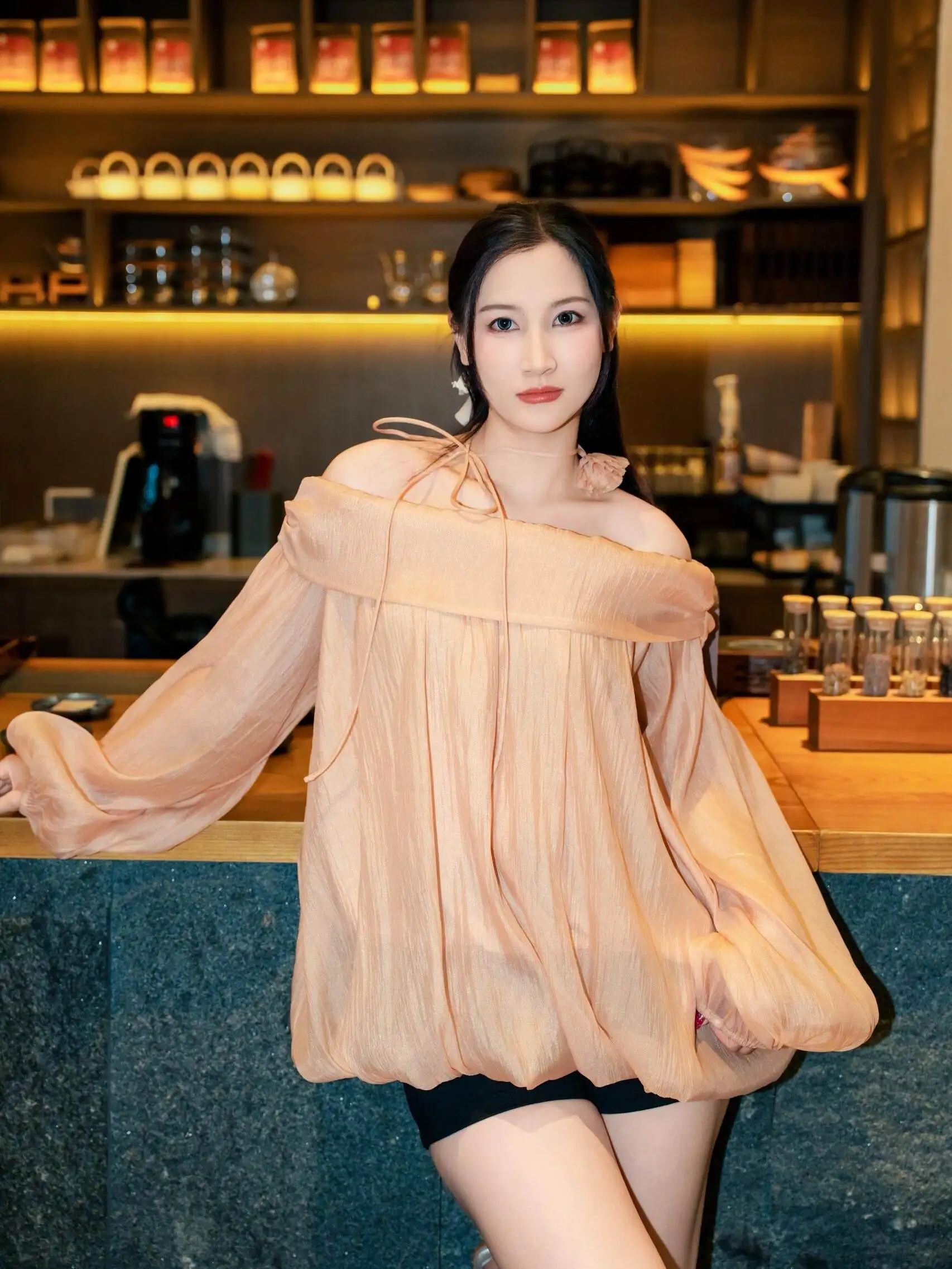 Элегантная женская рубашка с одним рукавом и длинным рукавом, свободного кроя, визуально стройнящая, в пляжном стиле, повседневная, из полиэфирного волокна
Элегантная женская рубашка с одним рукавом и длинным рукавом, свободного кроя, визуально стройнящая, в пляжном стиле, повседневная, из полиэфирного волокна