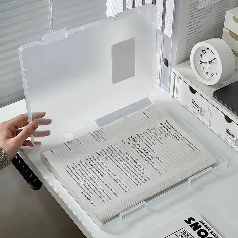 Коробка для хранения файлов, прозрачная пластиковая архивная коробка с двойной пряжкой, водонепроницаемая и пылезащитная коробка для выпускного сертификата
Коробка для хранения файлов, прозрачная пластиковая архивная коробка с двойной пряжкой, водонепроницаемая и пылезащитная коробка для выпускного сертификата