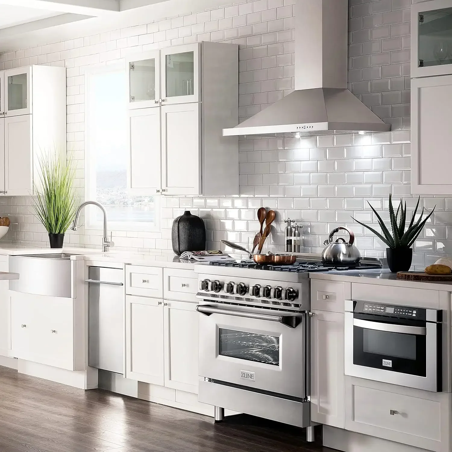 ZLINE 36" Convertible Vent Wall Mount Range Hood in Stainless Steel (KB-36)
ZLINE 36" Convertible Vent Wall Mount Range Hood in Stainless Steel (KB-36)
