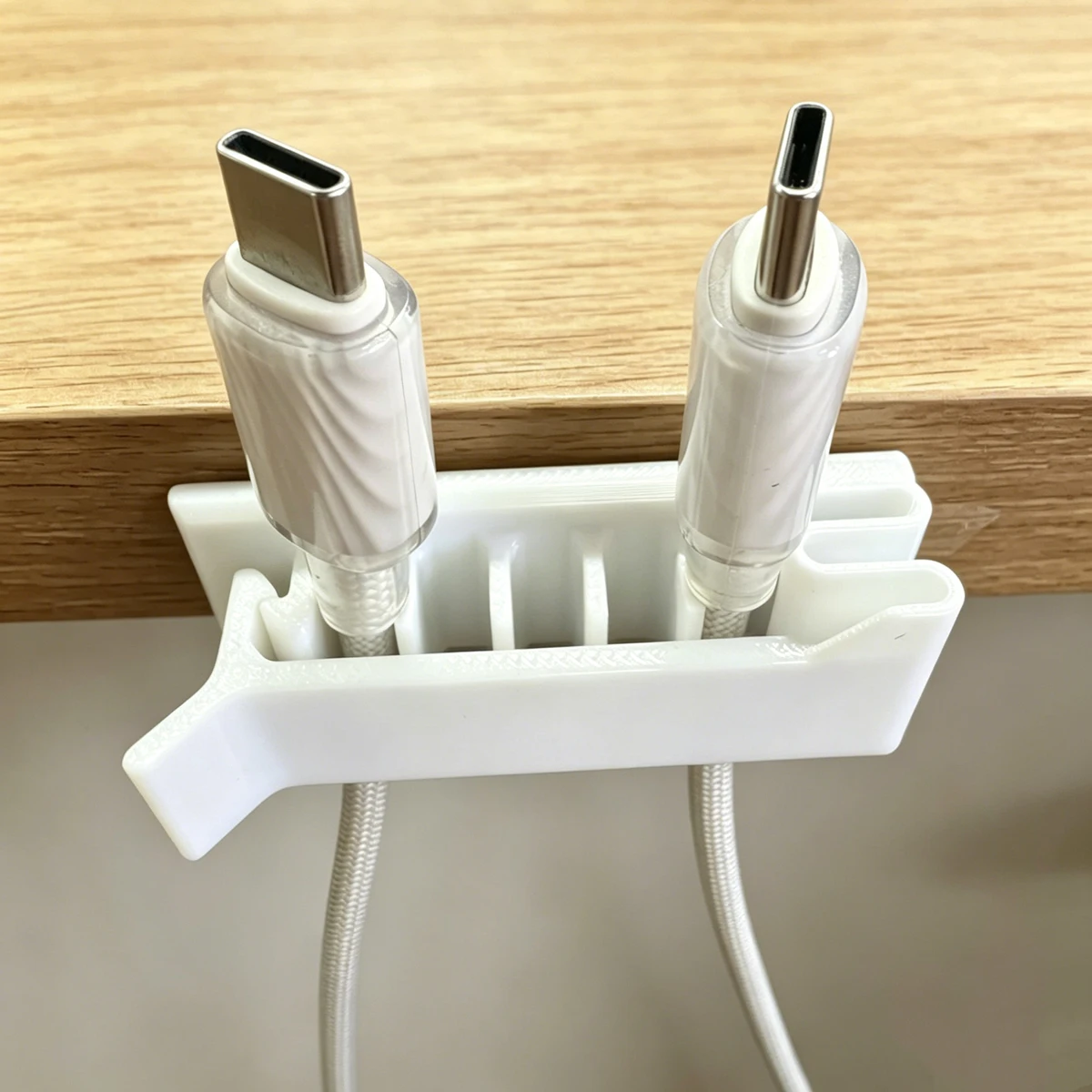 Desktop Data Cable Clip, No-Punch Cable Organizer, Anti-Tangle Gadget for Computer Charging Cables
Desktop Data Cable Clip, No-Punch Cable Organizer, Anti-Tangle Gadget for Computer Charging Cables