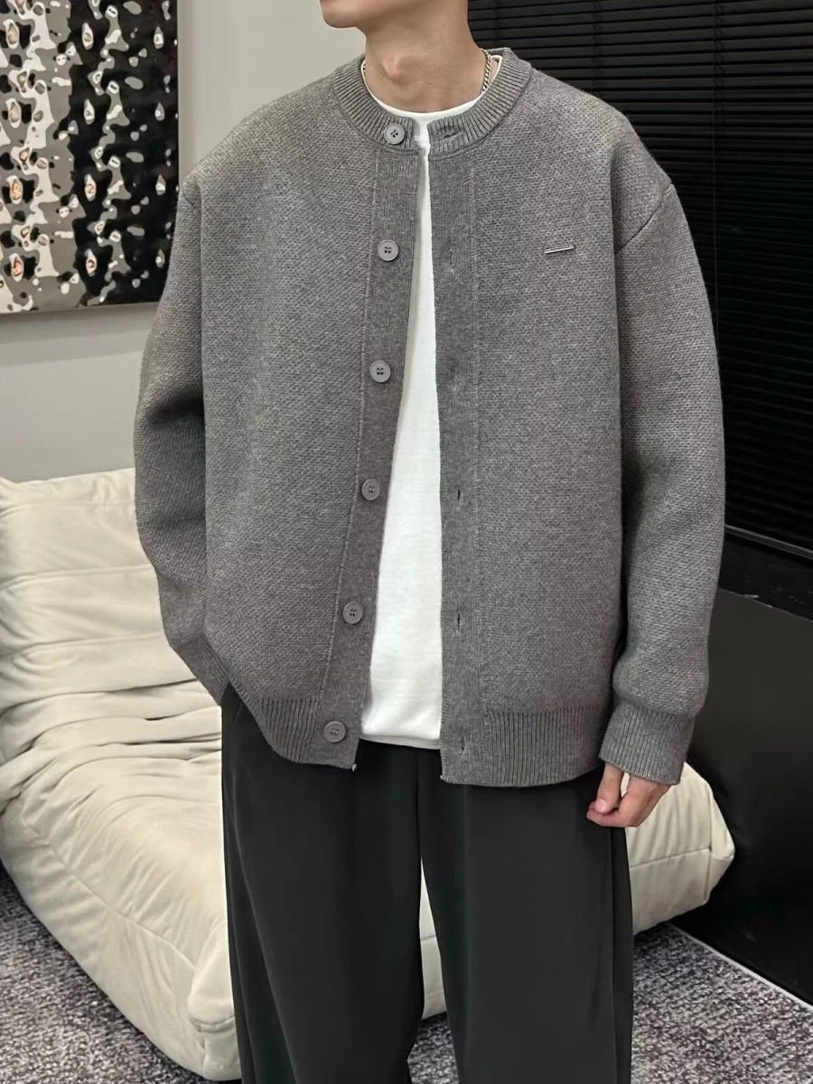 Мужской вязаный кардиган в стиле ретро с круглым вырезом, свободный повседневный свитер, осенне-зимняя верхняя одежда премиум-класса
Мужской вязаный кардиган в стиле ретро с круглым вырезом, свободный повседневный свитер, осенне-зимняя верхняя одежда премиум-класса
