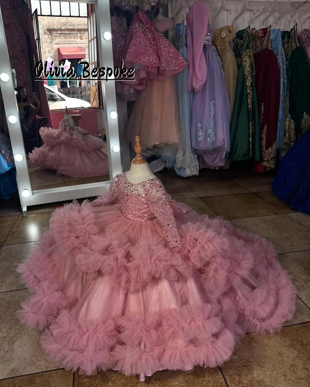 Pink Beaded Long Sleeve Flower Girls Dresses For Wedding Party Puff Ruched Train Long Princess Prom Dress Customized
Pink Beaded Long Sleeve Flower Girls Dresses For Wedding Party Puff Ruched Train Long Princess Prom Dress Customized