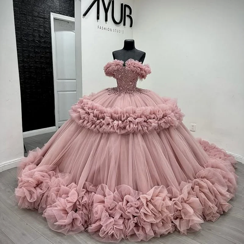 Розовое платье Quinceanera с открытыми плечами по индивидуальному заказу, аппликация из кристаллов, длинный хвост, рюши, кружевное платье de 15, Quinceanera
Розовое платье Quinceanera с открытыми плечами по индивидуальному заказу, аппликация из кристаллов, длинный хвост, рюши, кружевное платье de 15, Quinceanera