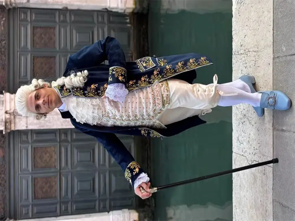 1700s Aristocratic Rococo Men Tuxedo Suit Victorian Court Prince Floral Printed Tuxedo Suit Men's Theatre Ball Gown
1700s Aristocratic Rococo Men Tuxedo Suit Victorian Court Prince Floral Printed Tuxedo Suit Men's Theatre Ball Gown