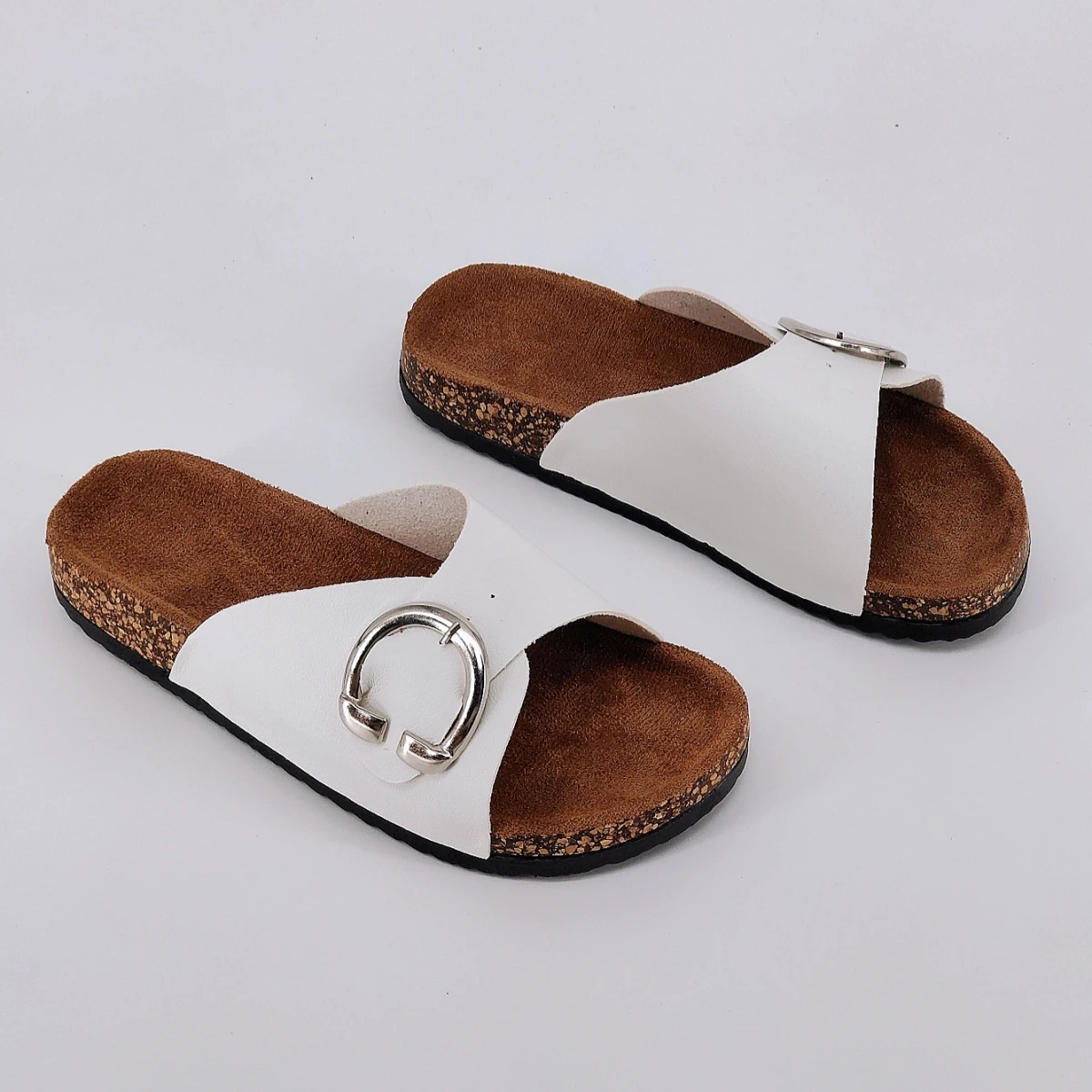 Girls' Thick-Soled Water-Resistant & Anti-Slip Flat Sandals with Large Metallic Round Buckles, Ergonomically Designed
Girls' Thick-Soled Water-Resistant & Anti-Slip Flat Sandals with Large Metallic Round Buckles, Ergonomically Designed