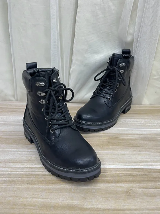 Женские модные короткие ботинки с круглым носком, однотонные, на шнуровке, с боковой молнией, из искусственной кожи, весна-осень-зима
Женские модные короткие ботинки с круглым носком, однотонные, на шнуровке, с боковой молнией, из искусственной кожи, весна-осень-зима