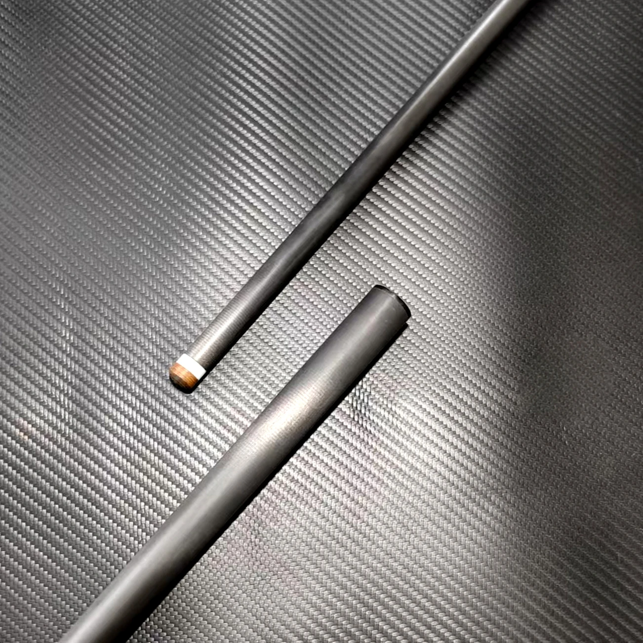 Lightweight Carbon Fiber Pool Cue, 12.5mm Tip, OEM Custom Available
Lightweight Carbon Fiber Pool Cue, 12.5mm Tip, OEM Custom Available