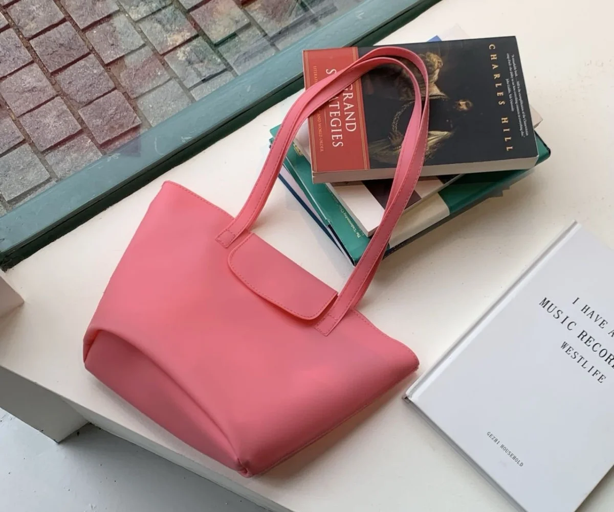 2026 Summer New Korean Jelly Bag – Transparent Underarm Shoulder Tote for Women, Niche Design Badblue Beach & Commuter Bag
2026 Summer New Korean Jelly Bag – Transparent Underarm Shoulder Tote for Women, Niche Design Badblue Beach & Commuter Bag