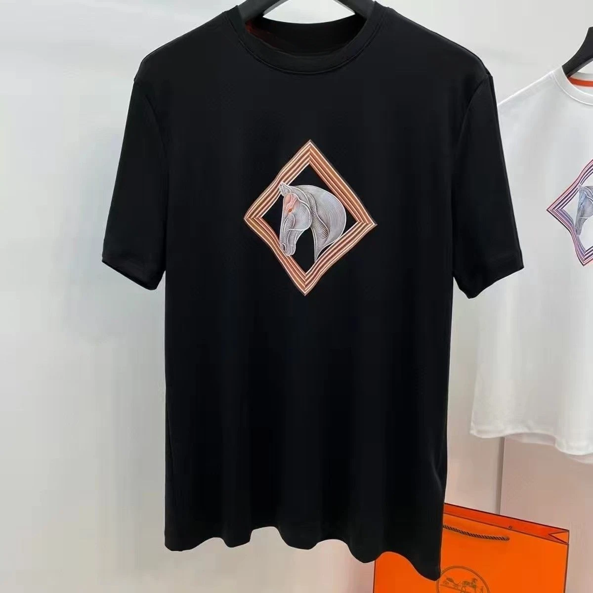 New Fashion Brand Letter Graphic Printing Men's Pure Cotton T-shirt O-neck Casual Oversized T-shirt Fashion Summer Short Sleeves
New Fashion Brand Letter Graphic Printing Men's Pure Cotton T-shirt O-neck Casual Oversized T-shirt Fashion Summer Short Sleeves
