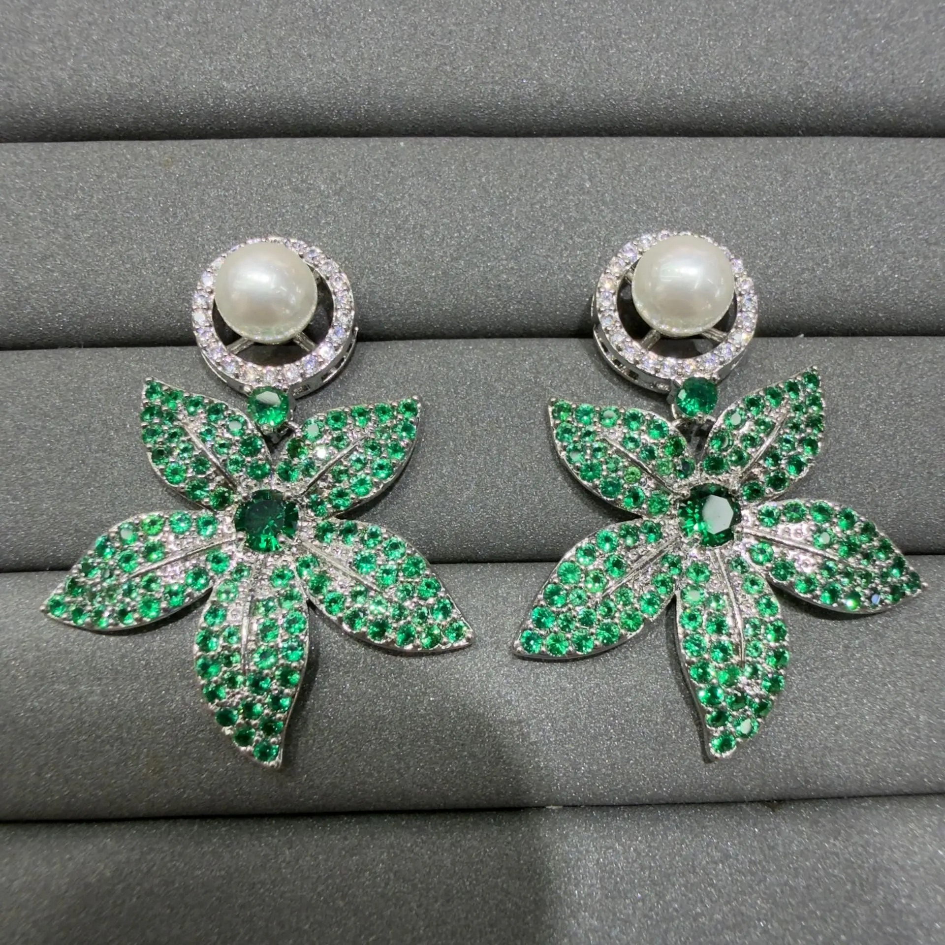 sparkly cubic zirconia flower earrings for women girls cute jewelry pink green white petals floral dangle earrings dinner party
sparkly cubic zirconia flower earrings for women girls cute jewelry pink green white petals floral dangle earrings dinner party