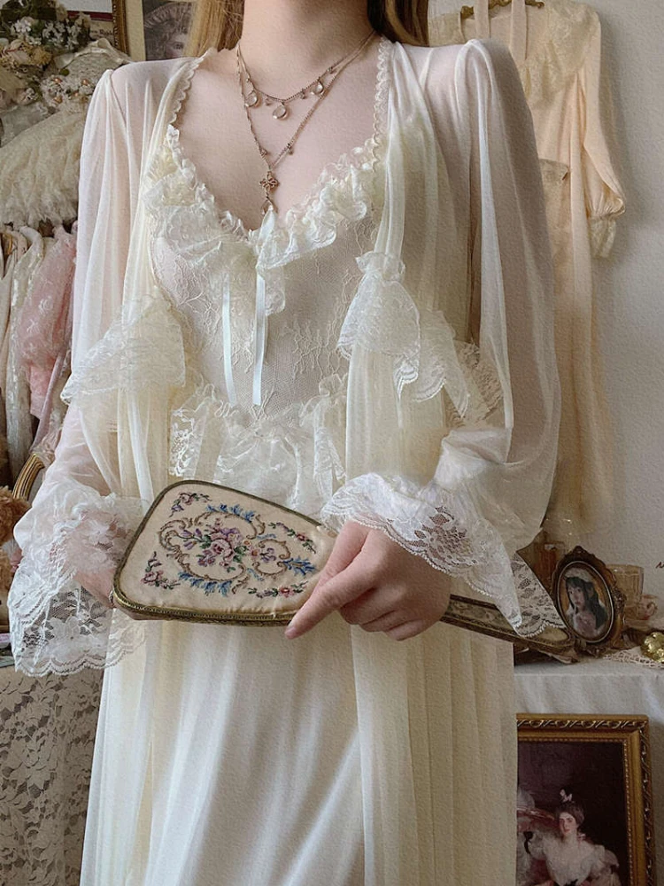 French Sweet Vintage Fairy Robe Dress Set Women Lace Sexy Korean Dress Female Court Chiffon Elegant Long Silk Robes for Women
French Sweet Vintage Fairy Robe Dress Set Women Lace Sexy Korean Dress Female Court Chiffon Elegant Long Silk Robes for Women