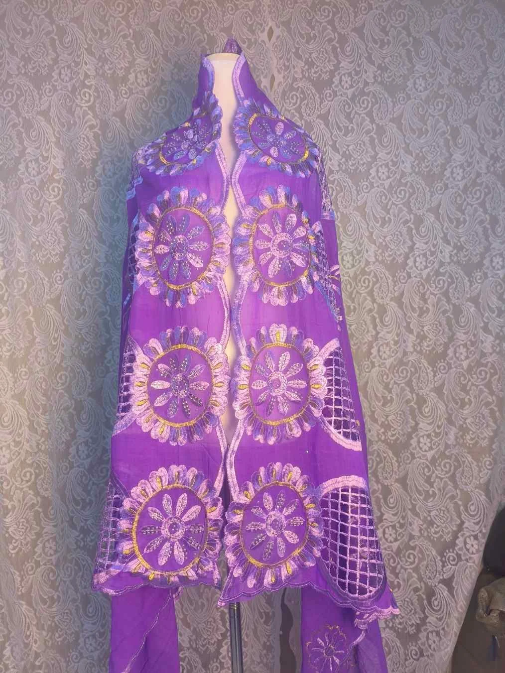 Women's 100% Cotton Floral Embroidery Hijab Scarf Breathable Daily Wear African Big Scarfs Best Selling
Women's 100% Cotton Floral Embroidery Hijab Scarf Breathable Daily Wear African Big Scarfs Best Selling