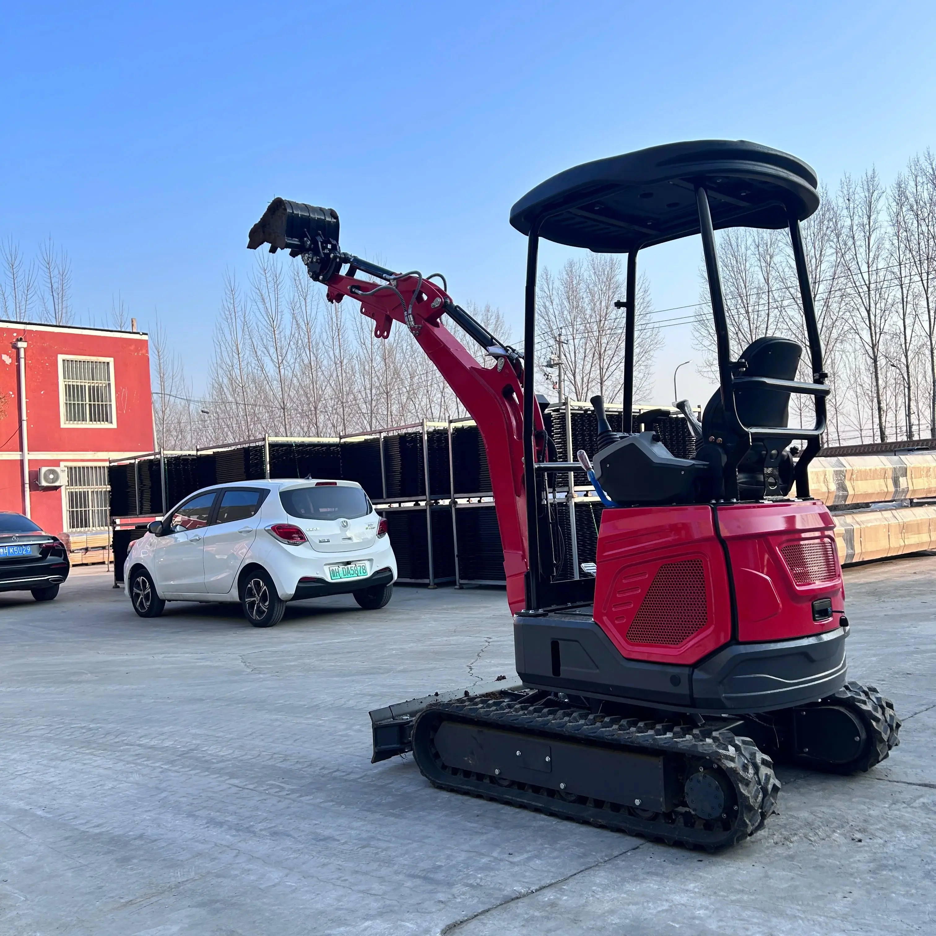 Small excavator with EPA Euro 5 Kubota engine track excavator used for farm and construction projects
Small excavator with EPA Euro 5 Kubota engine track excavator used for farm and construction projects