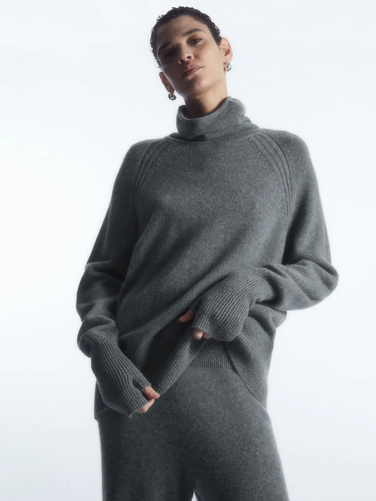 Женский вязаный свитер с высоким воротом и длинными рукавами, повседневный, из смесовой шерсти, для работы и отдыха, зимний, новинка
Женский вязаный свитер с высоким воротом и длинными рукавами, повседневный, из смесовой шерсти, для работы и отдыха, зимний, новинка