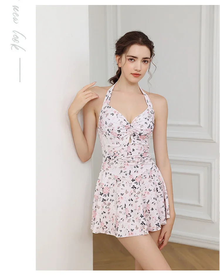 New In Summer 2025 Floral Print String Swimsuit Deep V Neck Halter Sexy Mini Dress For Women Beach Swimsuit Dress Bikinis Sets
New In Summer 2025 Floral Print String Swimsuit Deep V Neck Halter Sexy Mini Dress For Women Beach Swimsuit Dress Bikinis Sets