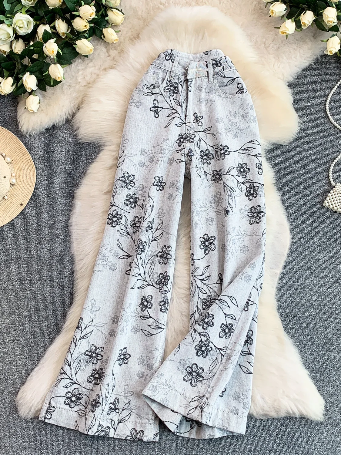 Fashionable High Waist Wide Leg Jeans Women's Loose Slimming Hip Covering Design Floral Straight Cut Denim Pants
Fashionable High Waist Wide Leg Jeans Women's Loose Slimming Hip Covering Design Floral Straight Cut Denim Pants