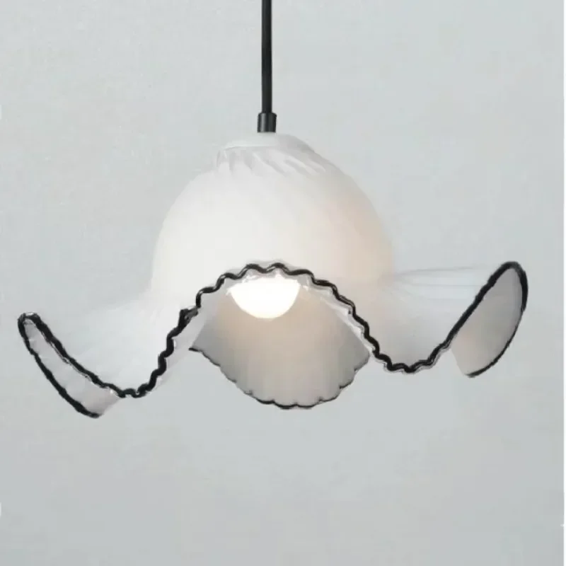 GHEUVNJ Medieval French hat, elegant and beautiful, heavy-duty petal living room dining room bedroom bedside foyer hanging ligh
GHEUVNJ Medieval French hat, elegant and beautiful, heavy-duty petal living room dining room bedroom bedside foyer hanging ligh