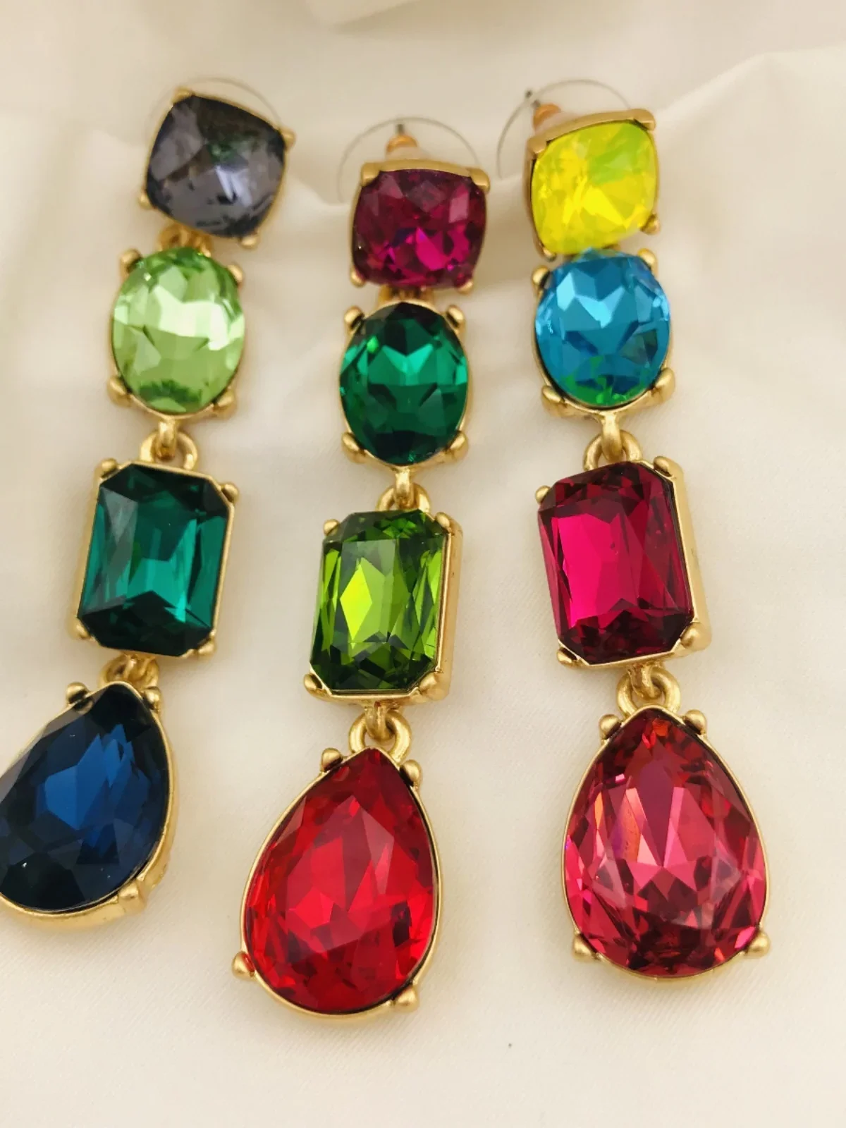 European and American trendy brand long matte retro elegant colorful gorgeous glass crystal earrings for women
European and American trendy brand long matte retro elegant colorful gorgeous glass crystal earrings for women