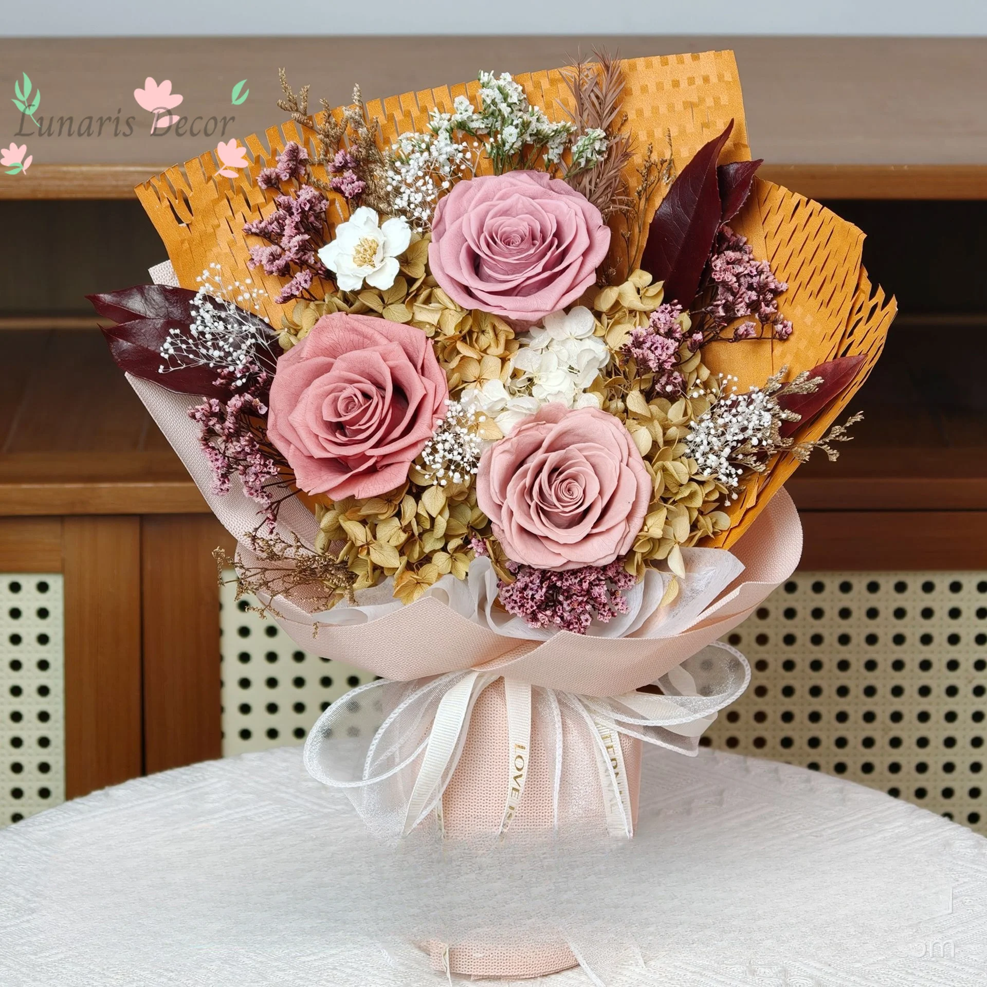 Preserved rose bouquet - ready-to-gift handheld box - valentine's day gift - preserved flower bouquet
Preserved rose bouquet - ready-to-gift handheld box - valentine's day gift - preserved flower bouquet
